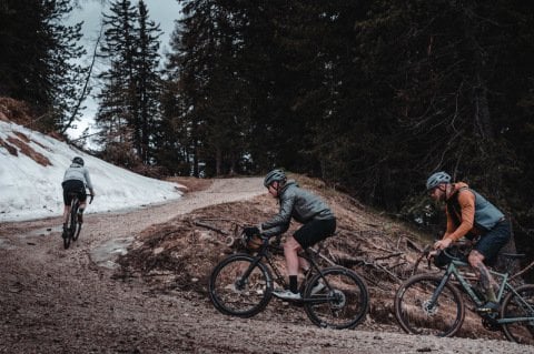 Gravel Hooded Windbraker Olive